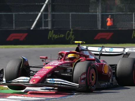 Lewis Hamilton počas Veľkej ceny Mexika 2025.