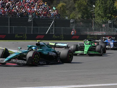 Fernando Alonso počas Veľkej ceny Mexika 2025