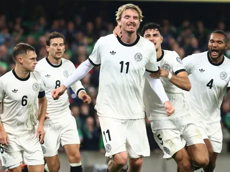 Nemec Nick Woltemade oslavuje gól v zápase kvalifikácia MS vo futbale 2026: Severné Írsko - Nemecko.