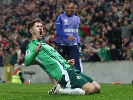 Trai Hume počas zápasu Severné Írsko - Slovensko v kvalifikácii MS vo futbale 2026. 