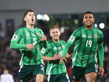 Trai Hume oslavuje gól počas zápasu Severné Írsko - Slovensko v kvalifikácii MS vo futbale 2026. 