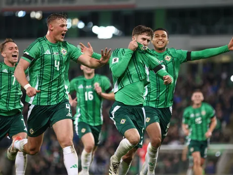 Trai Hume oslavuje gól počas zápasu Severné Írsko - Slovensko v kvalifikácii MS vo futbale 2026. 