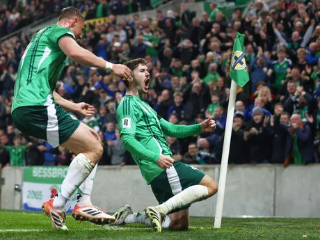 Trai Hume oslavuje gól počas zápasu Severné Írsko - Slovensko v kvalifikácii MS vo futbale 2026. 