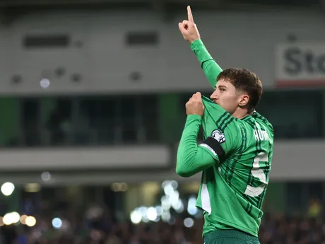 Trai Hume oslavuje gól počas zápasu Severné Írsko - Slovensko v kvalifikácii MS vo futbale 2026. 