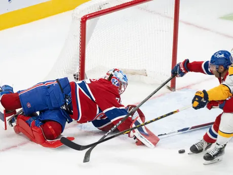 Brankár Jakub Dobeš v zápase NHL: Montreal Canadiens - Nashville Predators.