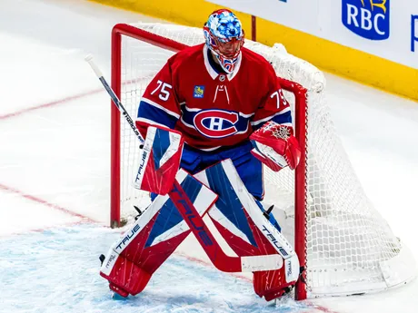 Český brankár Jakub Dobeš zasahuje v zápase Montreal - Nashville. 