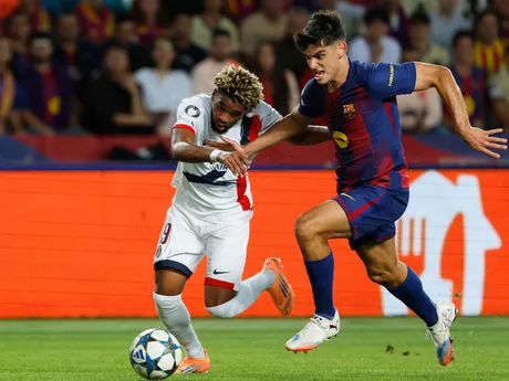 Ibrahim Mbaye a Gerard Martin počas zápasu FC Barcelona - Paríž St. Germain v Lige majstrov. 