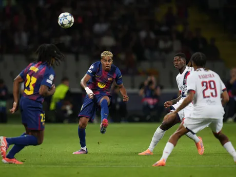 Lamine Yamal počas zápasu FC Barcelona - Paríž St. Germain v Lige majstrov. 