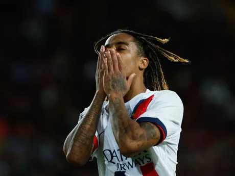 Bradley Barcola počas zápasu FC Barcelona - Paríž St. Germain v Lige majstrov. 