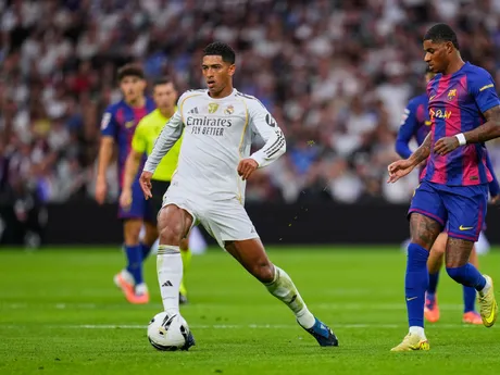 Jude Bellingham počas El Clásica na Santiago Bernabeu v Madride.