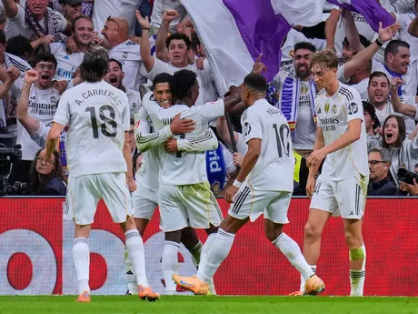 Jude Bellingham počas El Clásica na Santiago Bernabeu v Madride.
