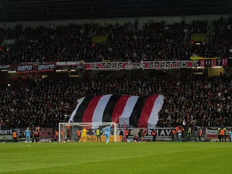 Pohľad na tribúnu s domácimi fanúšikmi v zápase 11. kola Niké ligy Spartak Trnava - Slovan Bratislava.