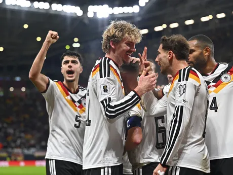 Nick Woltemade (Nemecko) sa teší z gólu so spoluhráčmi počas zápasu A- skupiny európskej časti kvalifikácie MS2026 Nemecko - Slovensko.