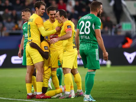 Na snímke radosť hráčov Žiliny z gólu v zápase 13. kola futbalovej Niké ligy medzi FC Tatran Prešov - MŠK Žilina.