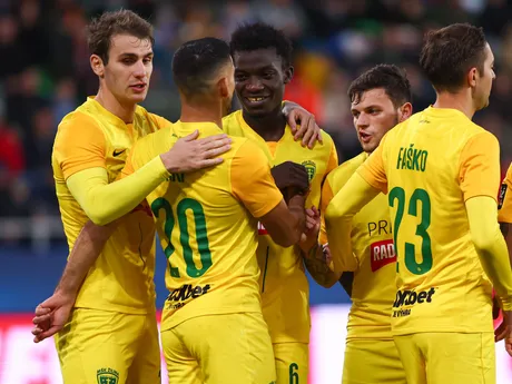 Na snímke radosť hráčov Žiliny z gólu v zápase 13. kola futbalovej Niké ligy medzi FC Tatran Prešov - MŠK Žilina.