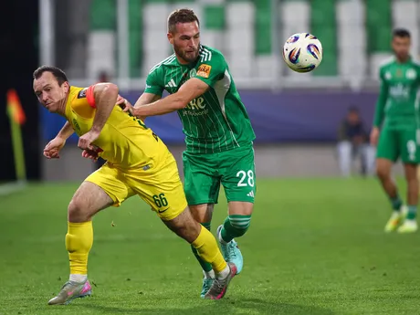 Na snímke  v popredí zľava Miroslav Káčer (Žilina) a Juraj Kotula (Prešov) v zápase 13. kola futbalovej Niké ligy medzi FC Tatran Prešov - MŠK Žilina.