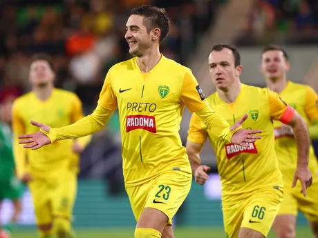 Na snímke uprostred hráč Žiliny Michal Faško sa raduje z gólu v zápase 13. kola futbalovej Niké ligy medzi FC Tatran Prešov - MŠK Žilina.