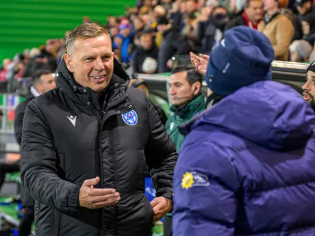 Vľavo hlavný tréner slovenskej futbalovej reprezentácie do 21 rokov Jaroslav Kentoš pred zápasom D-skupiny kvalifikácie na majstrovstvá Európy 2027 hráčov do 21 rokov Slovensko - Anglicko