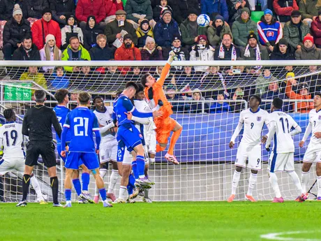 Gólová šanca Slovenska počas zápasu D-skupiny kvalifikácie na majstrovstvá Európy 2027 hráčov do 21 rokov Slovensko - Anglicko