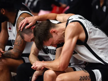 Na snímke basketbalisti Prievidze v popredí sprava Dávid Novák a Dalibor Hlivák sa tešia z výhry 83:64 po kľúčovom zápase 6. kola D-skupiny Európskeho pohára (EP) FIBA v basketbale mužov medzi BC Prievidza a chorvátskym klubom KK Cedevita Junior.