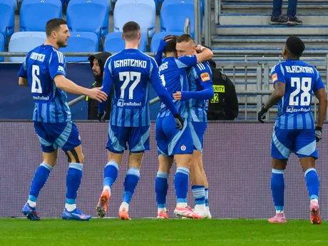 Hráči Slovana sa tešia z gólu počas zápasu 14. kola Niké ligy ŠK Slovan Bratislava - KFC Komárno