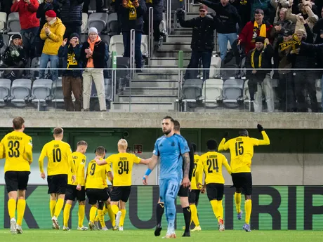 Na snímke hráči KuPS Kuopio oslavujú gól počas zápasu 3. kola ligovej fázy Konferenčnej ligy KuPS Kuopio - ŠK Slovan Bratislava.