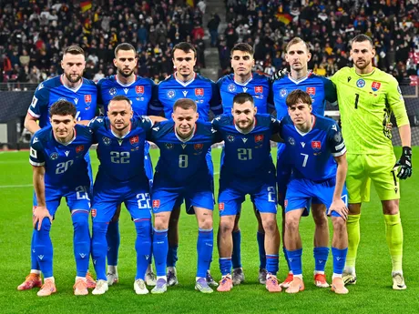 Základná jedenástka hráčov Slovenska pózuje pred zápasom A- skupiny európskej časti kvalifikácie MS2026 Nemecko - Slovensko.