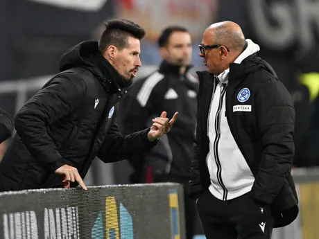 Francesco Calzona (Slovensko) a asistent trénera Marek Hamšík počas zápasu A- skupiny európskej časti kvalifikácie MS2026 Nemecko - Slovensko.