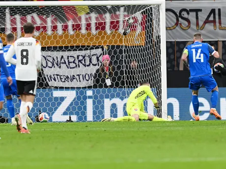 Na snímke uprostred brankár Martin Dúbravka (Slovensko) po góle počas zápasu A- skupiny európskej časti kvalifikácie MS2026 Nemecko - Slovensko v Lipsku v pondelok 17. novembra 2025. FOTO TASR - Michal Svítok

- Nemecko
- Slovensko
- šport
- futbal
- slovaciká
- majstrovstvá
- sveta
- MS2026
- európska
- časť
- skupina
- A