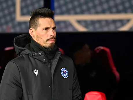 Marek Hamšík na lavičke pred zápasom A- skupiny európskej časti kvalifikácie MS2026 Nemecko - Slovensko.