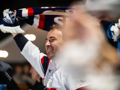 Na snímke fanúšikovia HC Slovan Bratislava oslavujú gól počas zápasu 22. kola Tisport ligy HC Slovan Bratislava – HK Dukla Michalovce.