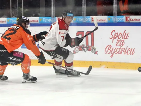 Zľava Dávid Kohút (Košice) a Eric Lucas (Banská Bystrica) 