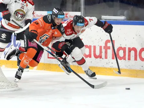 Zľava Oleksandr Plochotnik (Košice) a Eric Lucas (Banská Bystrica) 