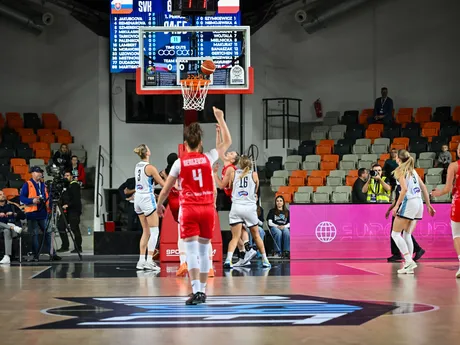 Hráčky slovenskej a poľskej reprezentácie počas basketbalového zápasu kvalifikácie ME 2027 Slovensko - Poľsko