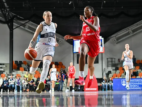 Zľava Nikola Dudášová (Slovensko), Stephanie Mavunga (Poľsko) 