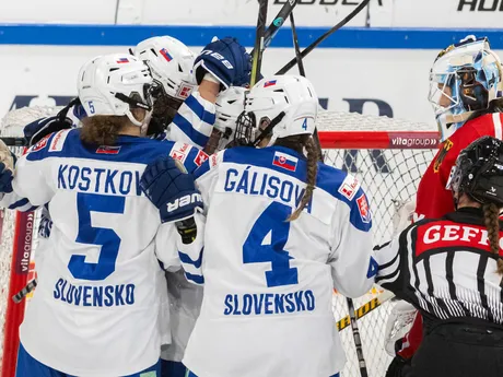 Gólová radosť slovenských hokejistiek počas zápasu Nemecko - Slovensko 