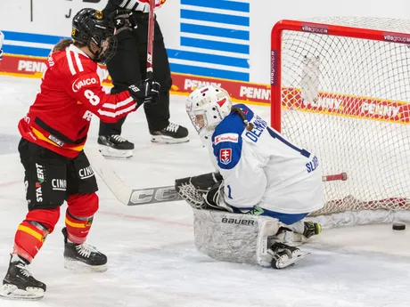 Gól na 1:0 pre Nemecko, sprava prekonaná brankárka Lívia Debnárová (Slovensko) a Ronja Harková (Nemecko)