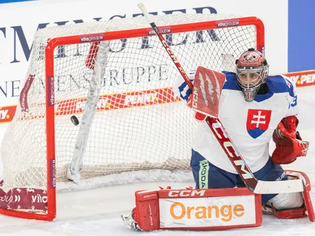 Na snímke brankár Stanislv Škorvánek (Slovensko) dostáva tretí gól v zápase na 3:0 pre Nemcov počas hokejového zápasu Nemeckého pohára  Nemecko - Slovensko v nemeckom Landshute 9. novembra 2025. FOTO TASR - Martin Baumann

- šport
- hokej
- Landshut 
- Nemecký
- pohár 
- turnaj
- slovaciká
- muži
- Nemecko
- Slovensko