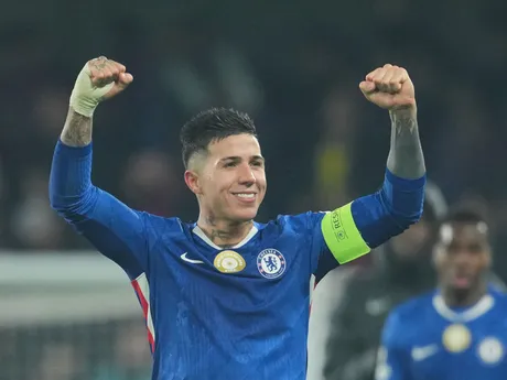 Enzo Fernandez oslavuje výhru