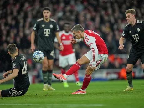 Leandro Trossard počas zápasu Arsenal - Bayern.