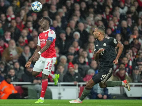 Bukayo Saka počas zápasu Arsenal - Bayern.