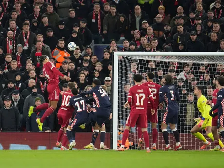 Virgil van Dijk počas zápasu Liverpool - PSV.