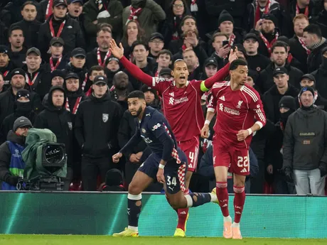 Virgil van Dijk počas zápasu Liverpool - PSV.