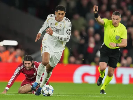 Jude Bellingham počas zápasu Liverpool FC - Real Madrid v 4. kole Ligy majstrov.