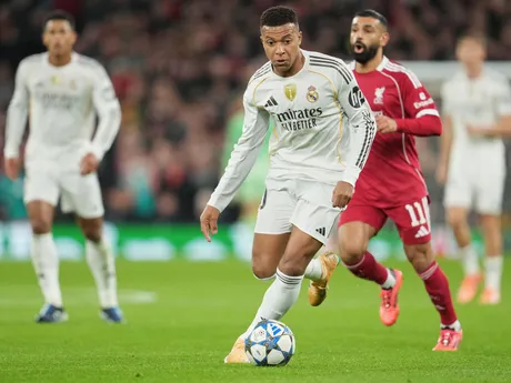 Kylian Mbappe a Mohamed Salah počas zápasu Liverpool FC - Real Madrid v 4. kole Ligy majstrov.