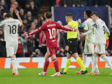 Alexis Mac Allister počas zápasu Liverpool FC - Real Madrid v 4. kole Ligy majstrov.