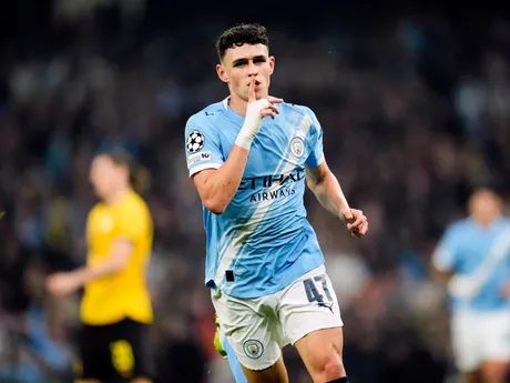 Hráč Phil Foden z Manchestru City sa teší z gólu počas zápasu 4. kola ligovej fázy Ligy majstrov Manchester City - Borussia Dortmund v Manchestri.