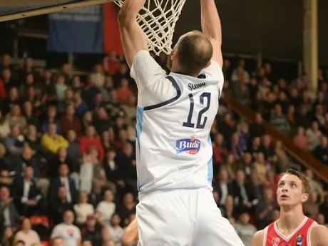 Zľava Milan Szabo (Slovensko) a Xhulian Tola (Albánsko) v zápase C-skupiny prvej fázy predkvalifikácie ME 2029