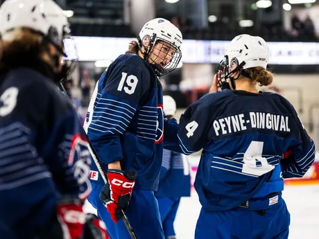 Slovenské hokejistky počas zápasu Slovensko - Francúzsko na Nemeckom pohári žien 2025.