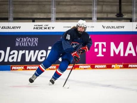 Slovenské hokejistky počas zápasu Slovensko - Francúzsko na Nemeckom pohári žien 2025.
